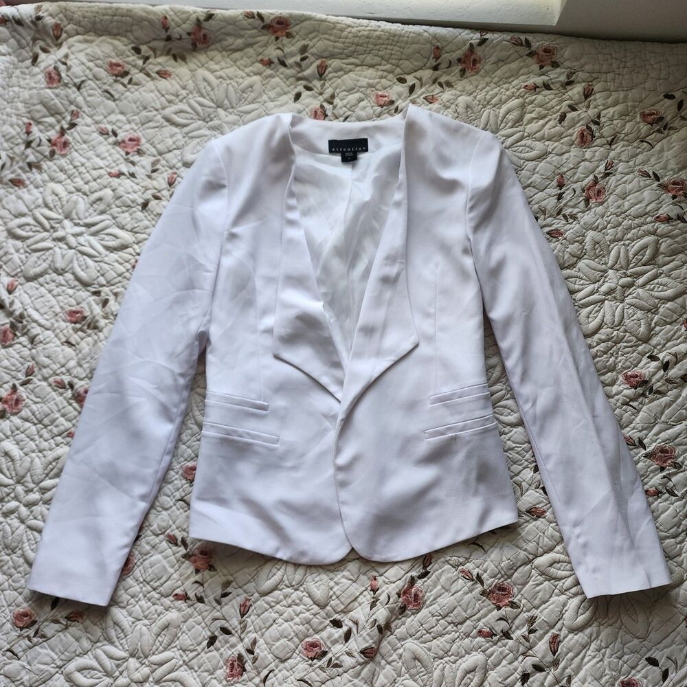 Attention Women's White Collarless Blazer Open Front Jacket Faux Pockets Size 2